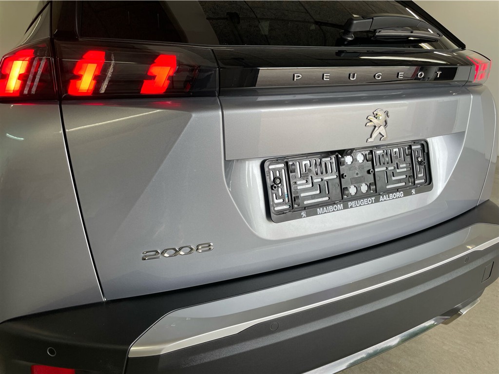 Peugeot 2008 1,2 PureTech Platin Sport 130HK 5d - Image 17
