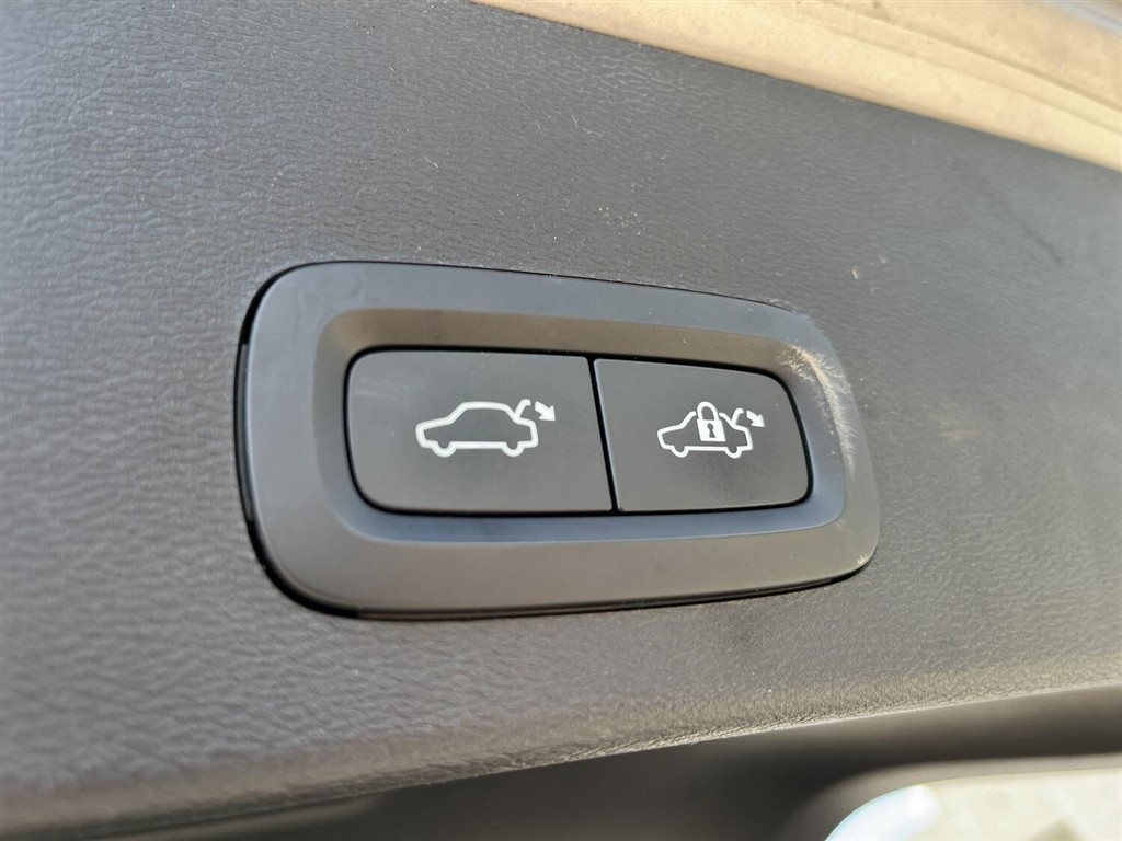 Volvo XC40 P6 Recharge Plus 231HK 5d Aut. - Image 15