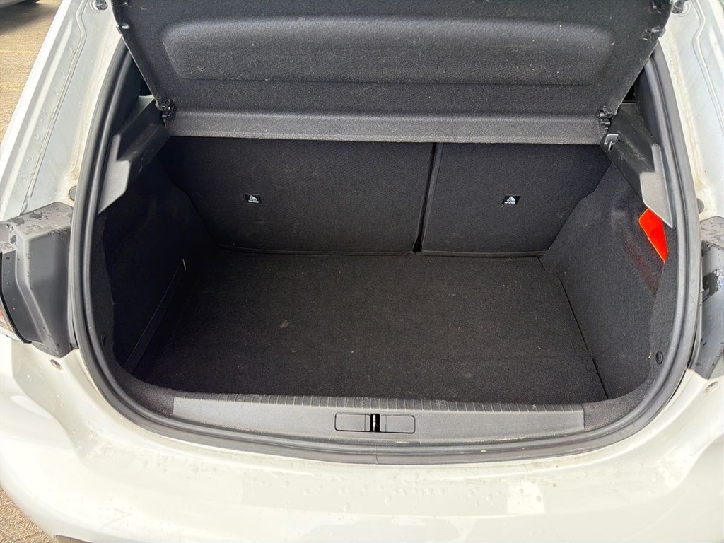 Peugeot 208 1,2 PureTech Black Limited 75HK 5d - Image 10