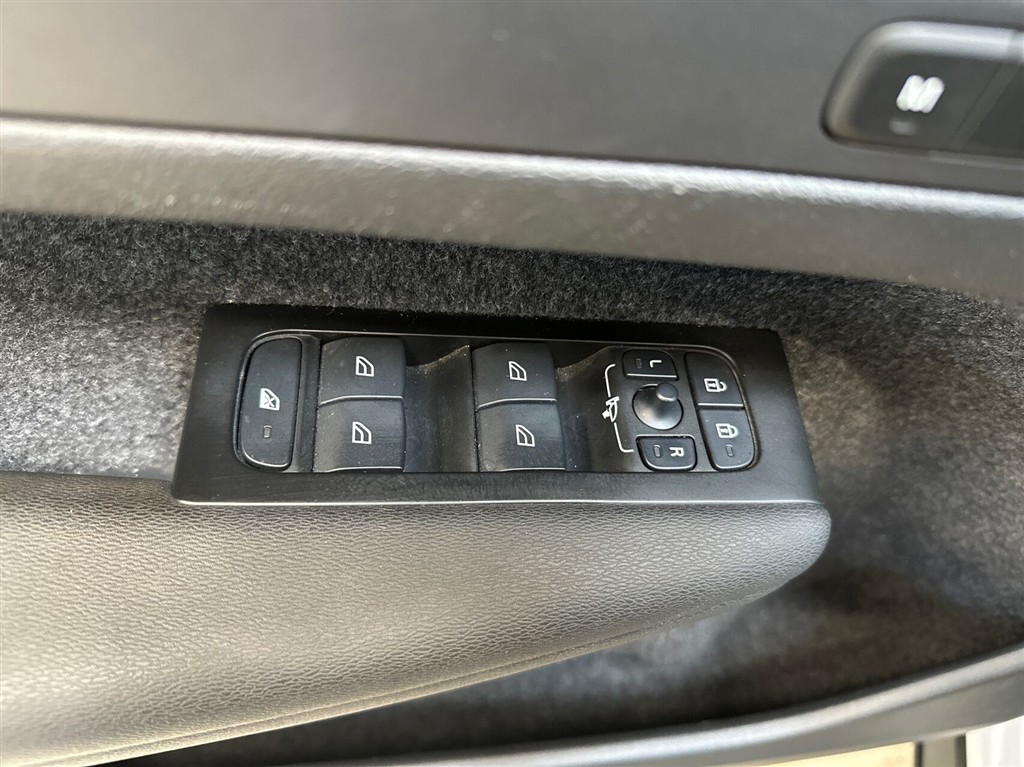 Volvo XC40 1,5 T5 Twin Engine Plugin-hybrid R-design 262HK 5d 7g Aut. - Image 19