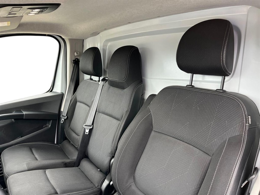 Nissan Primastar L2H1 2,0 DCi Tekna 150HK Van 6g Aut. - Image 9