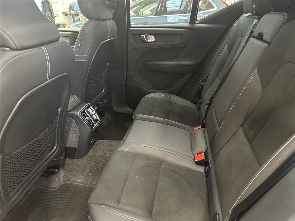 Volvo XC40 Recharge Extended Range Ultimate 252HK 5d Aut. - Image 8