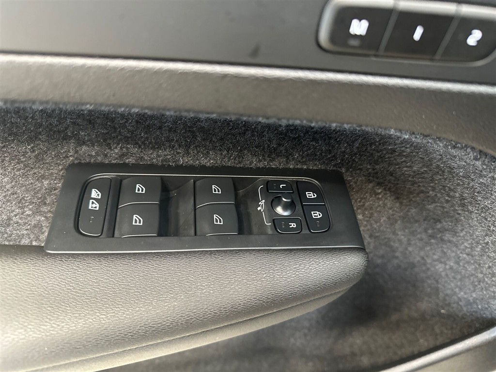 Volvo XC40 Recharge Extended Range Ultimate 252HK 5d Aut. - Image 21