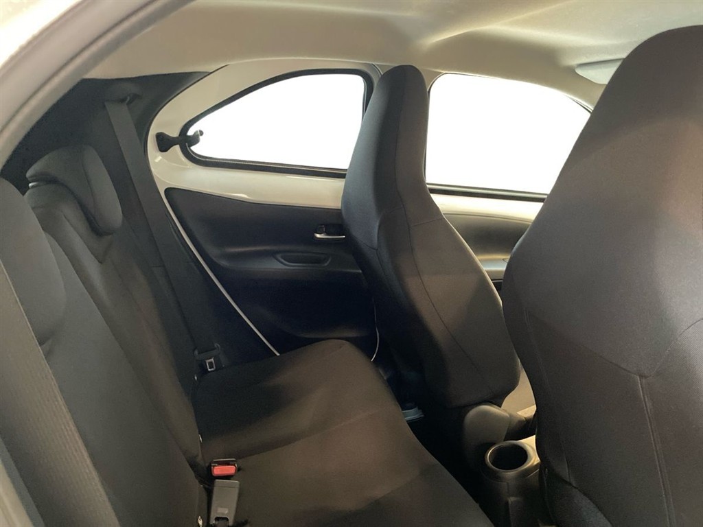 Toyota Aygo X 1,0 VVT-I Active 72HK 5d - Image 16