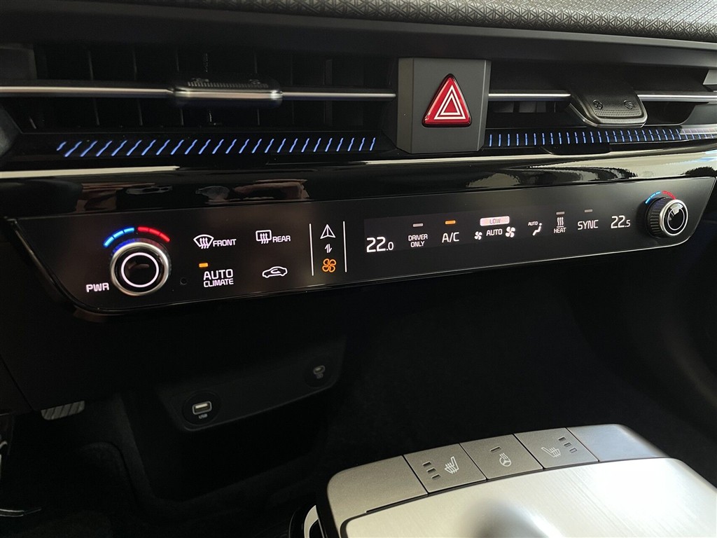 Kia EV6 77 kWh LR RWD Prestige 229HK 5d Aut. - Image 10