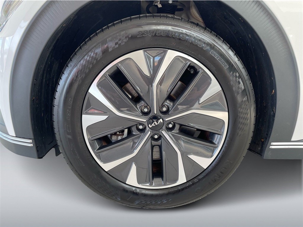 Kia EV6 77 kWh LR RWD Prestige 229HK 5d Aut. - Image 25