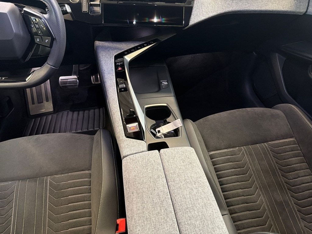 Peugeot e-5008 EL GT Pack 210HK 5d Aut. - Image 11