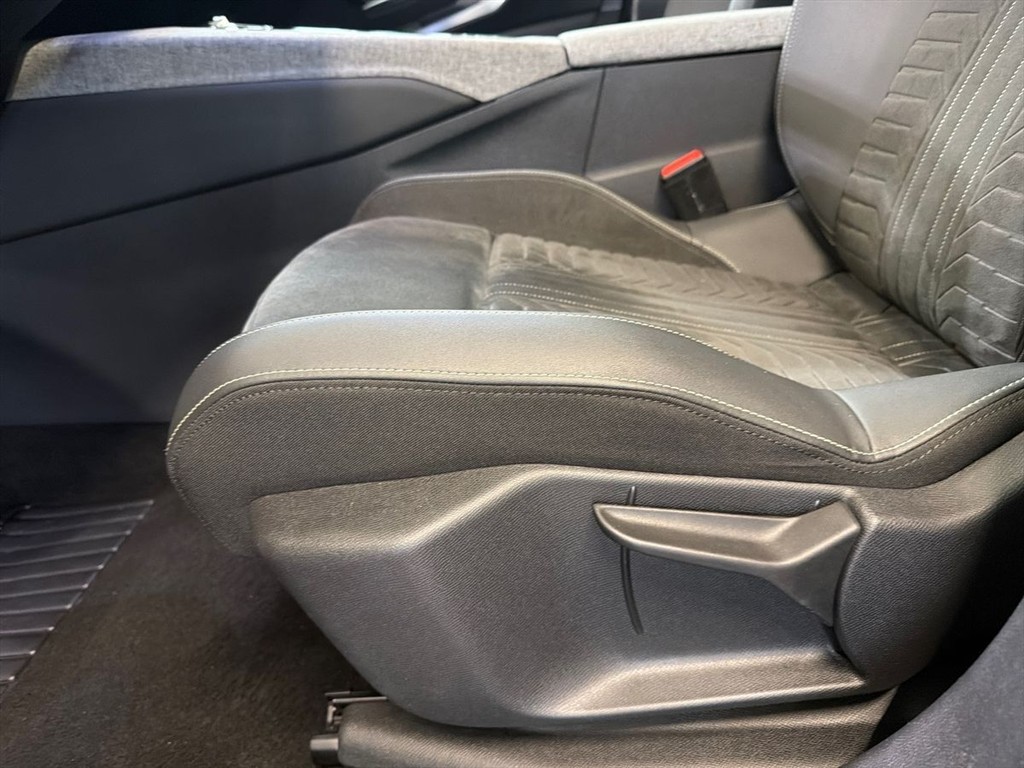 Peugeot e-5008 EL GT Pack 210HK 5d Aut. - Image 19