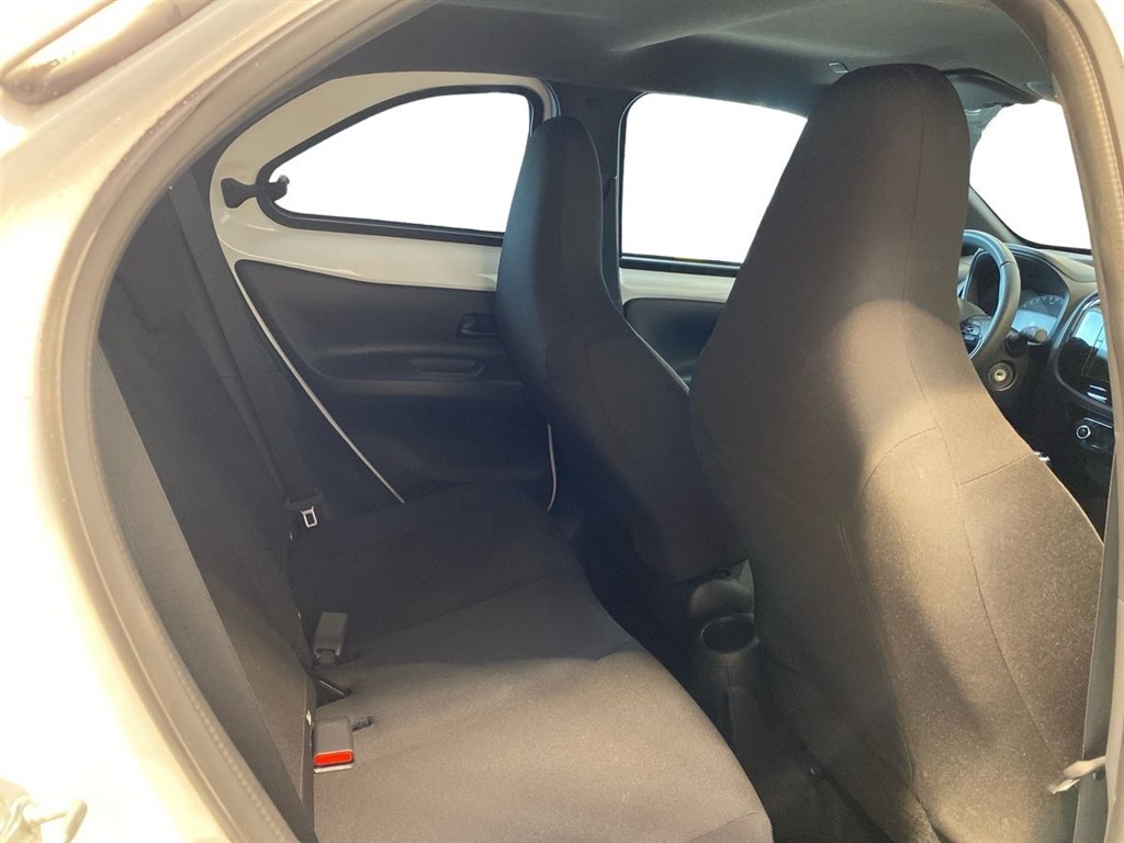 Toyota Aygo X 1,0 VVT-I Active 72HK 5d - Image 16