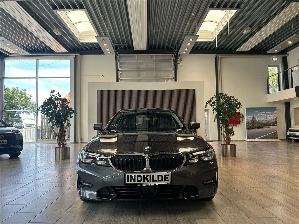 BMW 330e Touring 2,0 Plugin-hybrid Sport Line Steptronic 292HK Stc 8g Aut. - Image 2