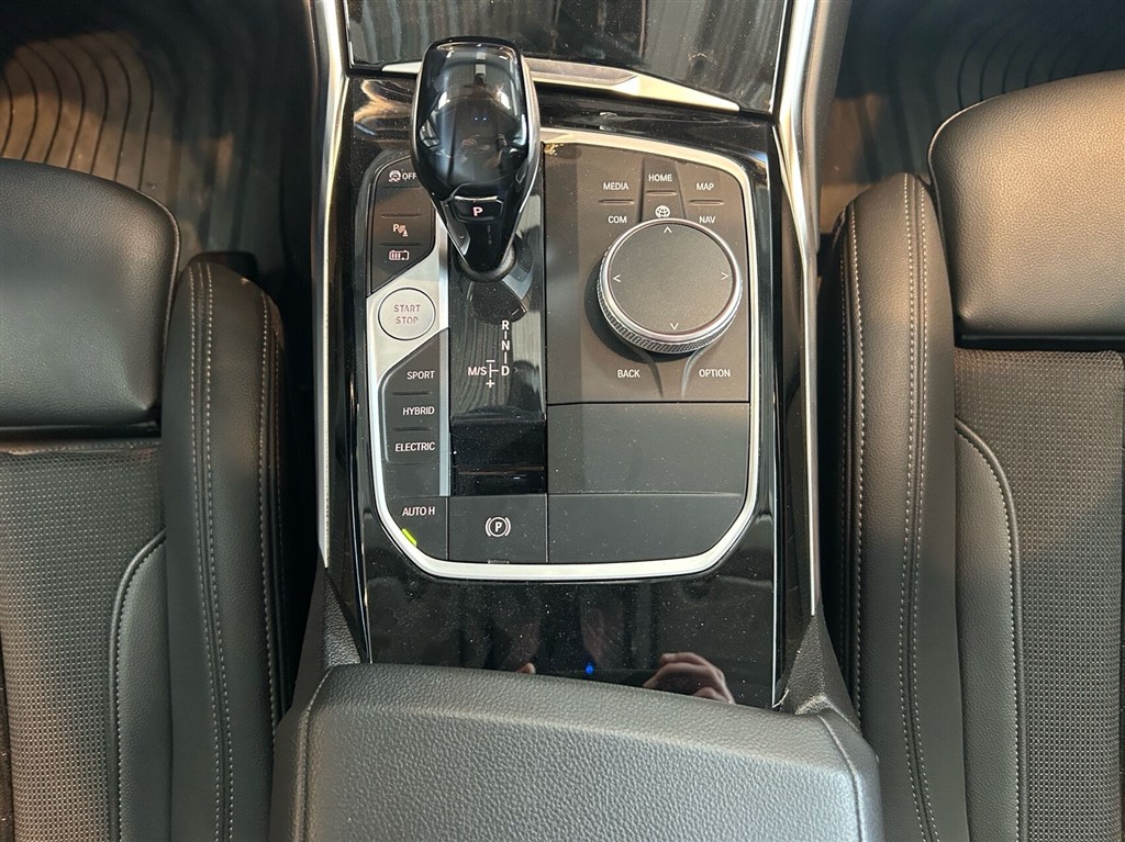 BMW 330e Touring 2,0 Plugin-hybrid Sport Line Steptronic 292HK Stc 8g Aut. - Image 11