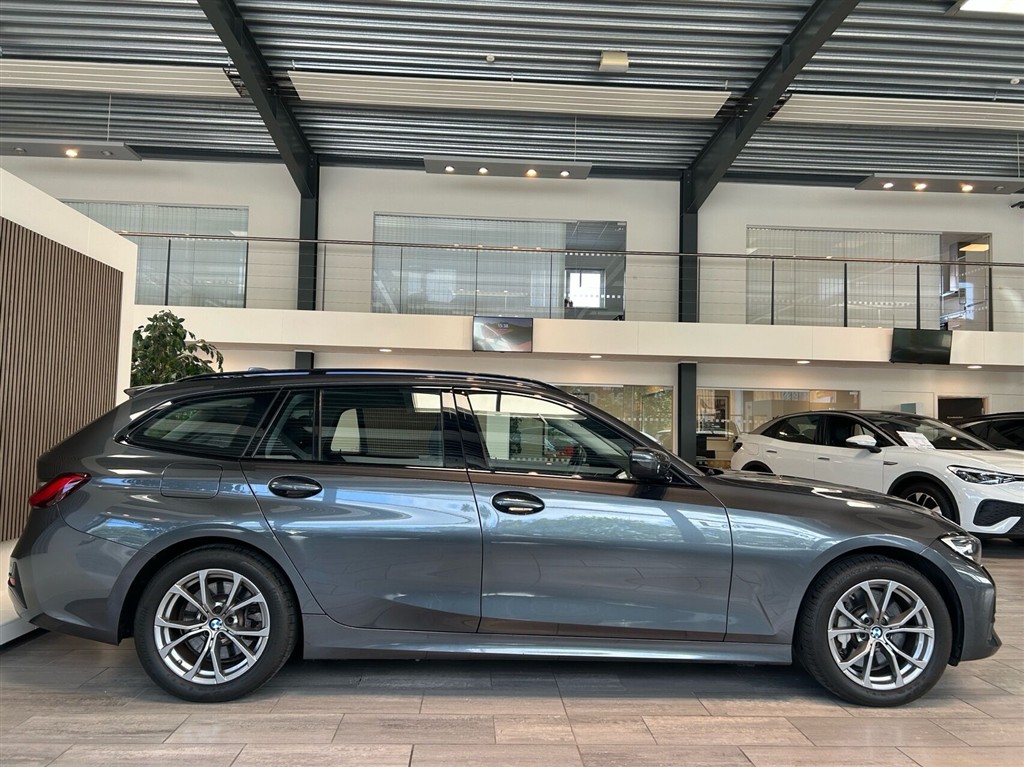 BMW 330e Touring 2,0 Plugin-hybrid Sport Line Steptronic 292HK Stc 8g Aut. - Image 3