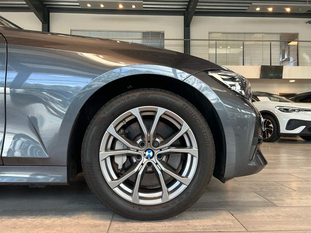 BMW 330e Touring 2,0 Plugin-hybrid Sport Line Steptronic 292HK Stc 8g Aut. - Image 4