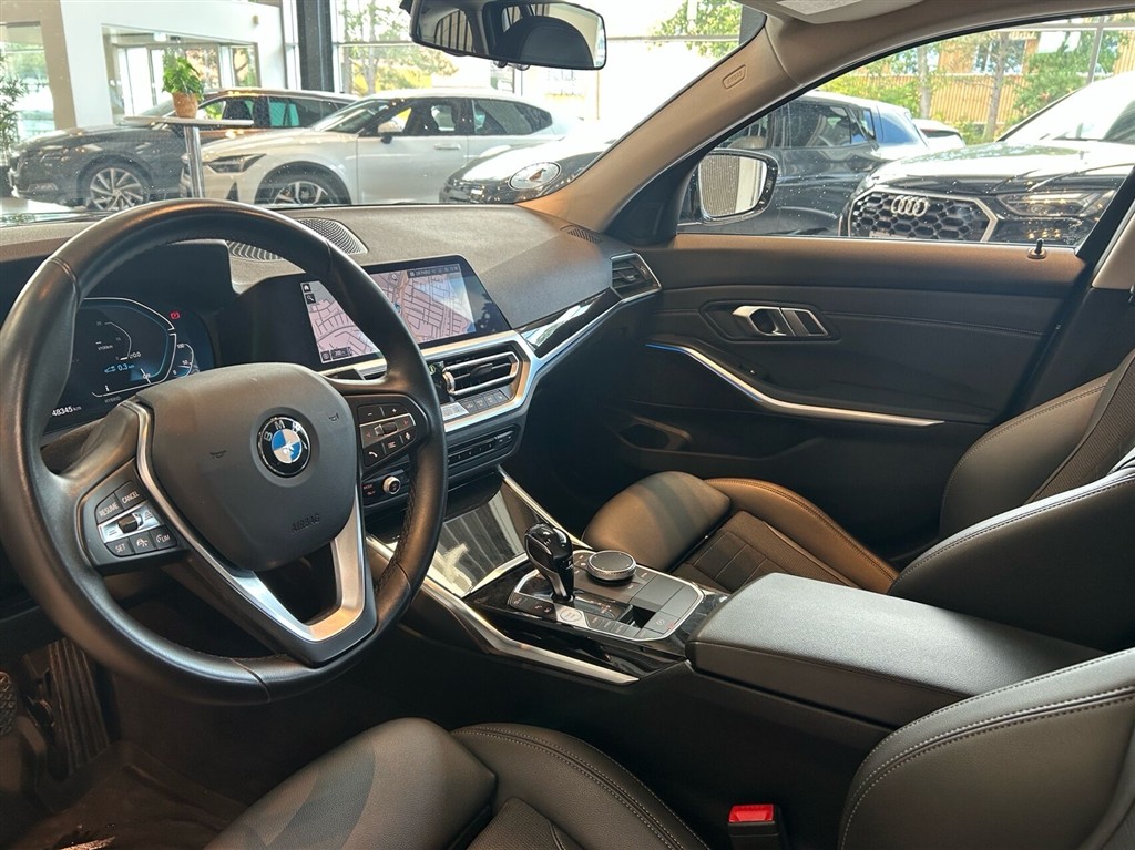 BMW 330e Touring 2,0 Plugin-hybrid Sport Line Steptronic 292HK Stc 8g Aut. - Image 5