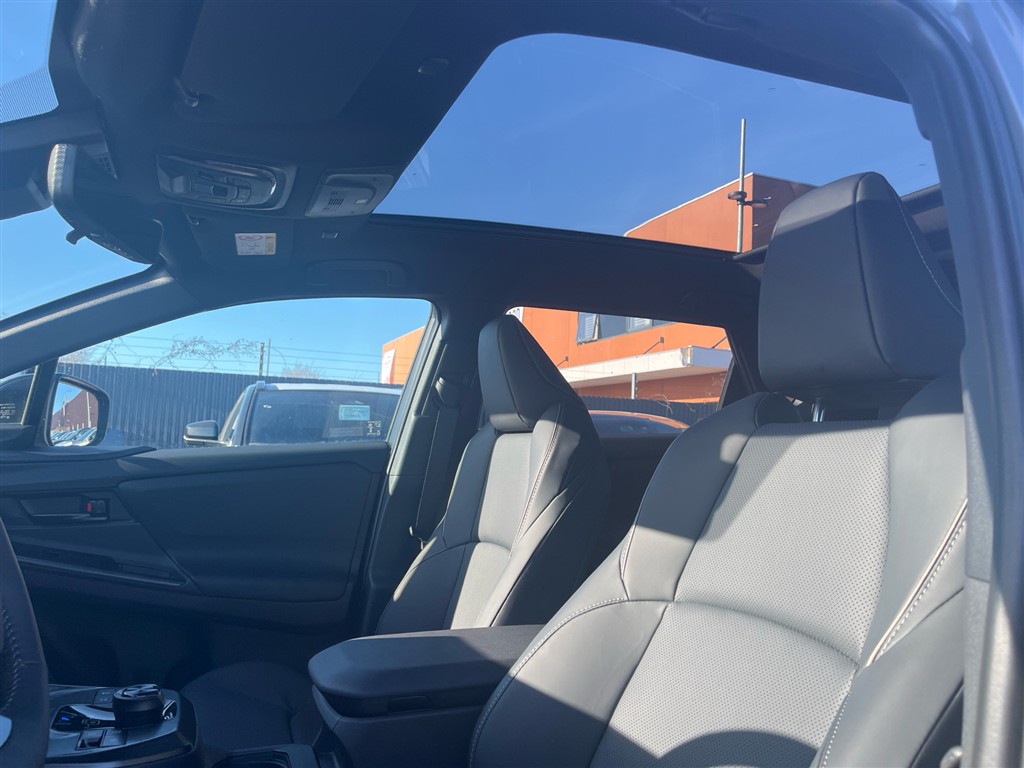 Toyota BZ4X EL Executive Panorama Bitone 224HK 5d Aut. - Image 8