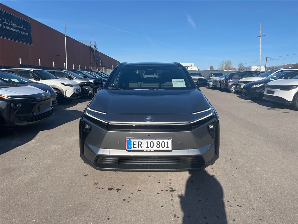 Toyota BZ4X EL Executive Panorama Bitone 224HK 5d Aut. - Image 2