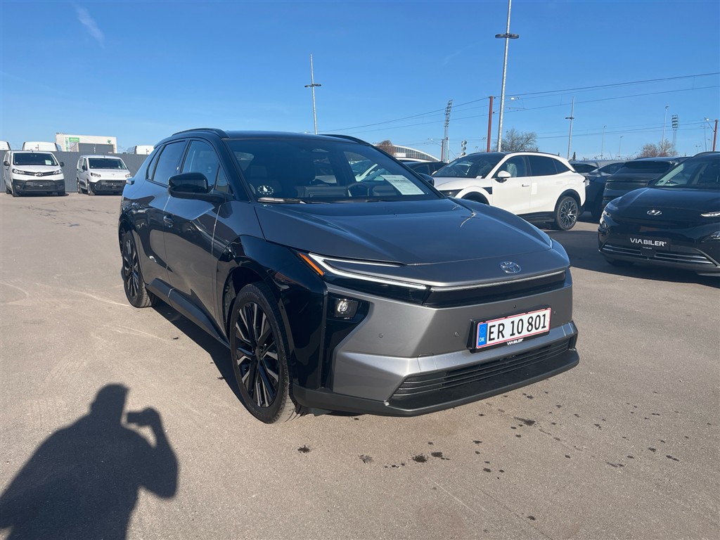 Toyota BZ4X EL Executive Panorama Bitone 224HK 5d Aut. - Image 3