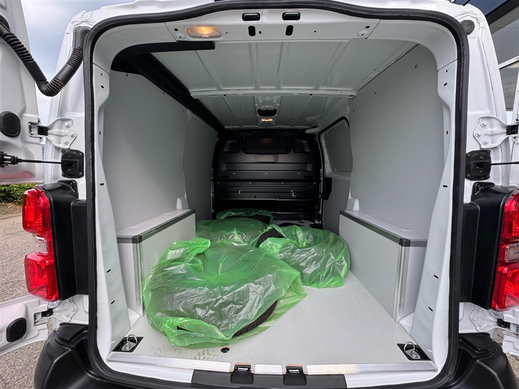 Citroën e-Jumpy L2 EL 136HK Van Aut. - Image 6