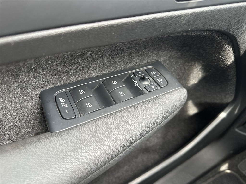 Volvo XC40 Recharge Extended Range Ultimate 252HK 5d Aut. - Image 21
