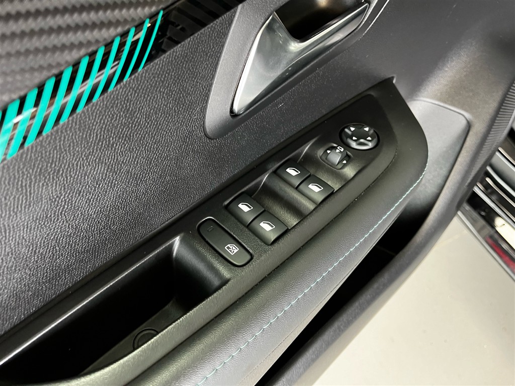 Peugeot 208 1,2 PureTech Allure 100HK 5d 6g - Image 12