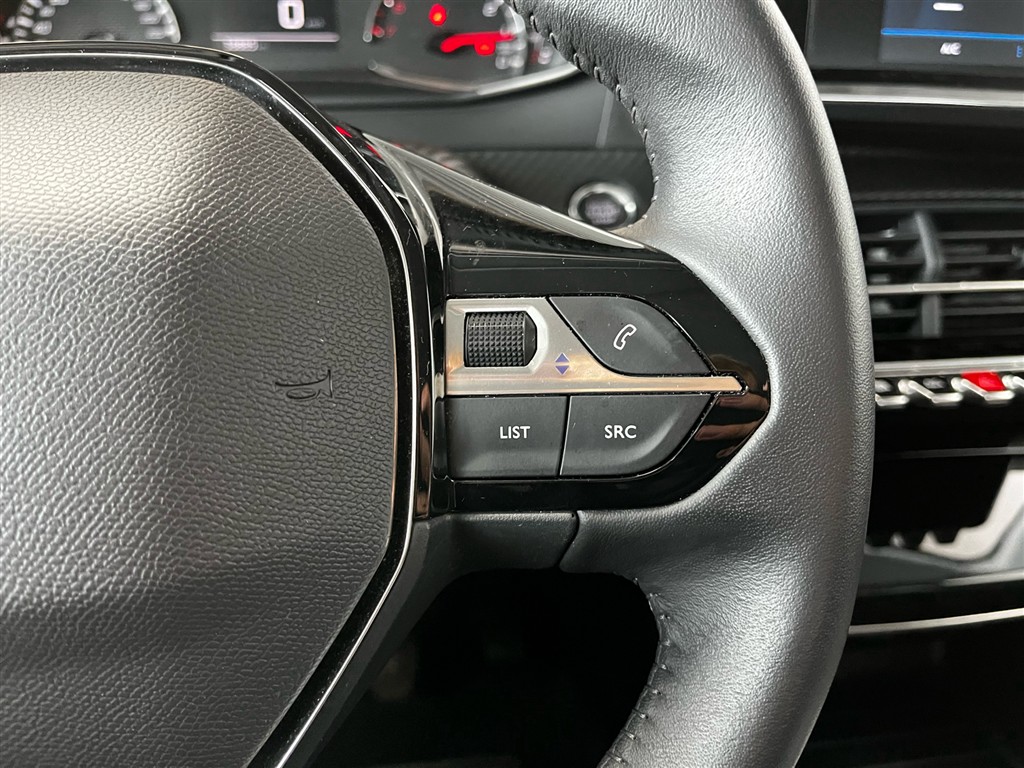Peugeot 208 1,2 PureTech Allure 100HK 5d 6g - Image 16