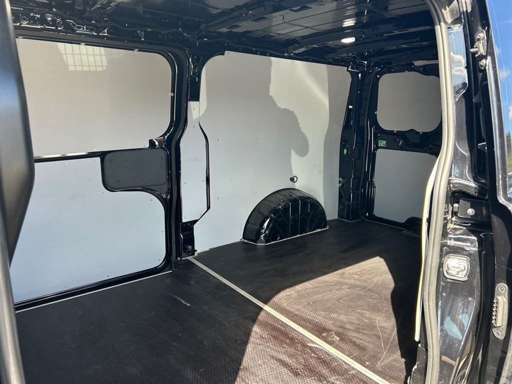 Ford Transit Custom 320 L2H1 2,0 EcoBlue Trend 136HK Van 8g Aut. - Image 9