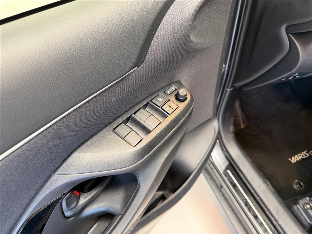 Toyota Yaris Cross 1,5 Hybrid Style Safety 116HK 5d Trinl. Gear - Image 8