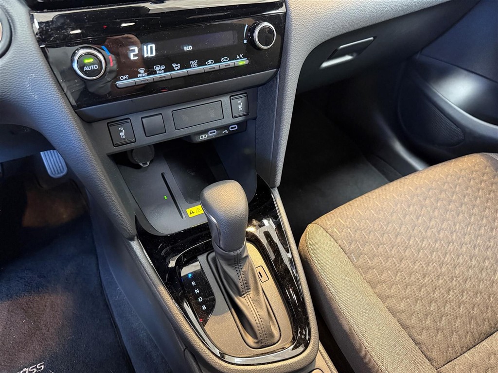 Toyota Yaris Cross 1,5 Hybrid Style Safety 116HK 5d Trinl. Gear - Image 11
