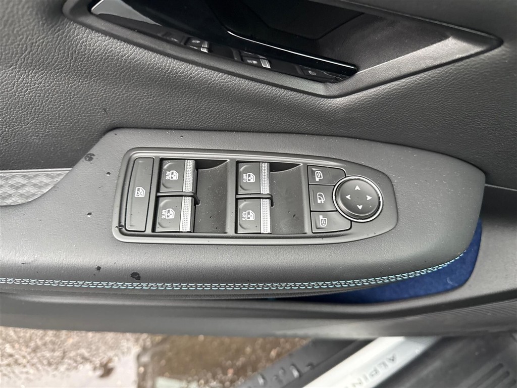 Renault Scénic E-TECH Esprit Alpine 220HK Aut. - Image 16