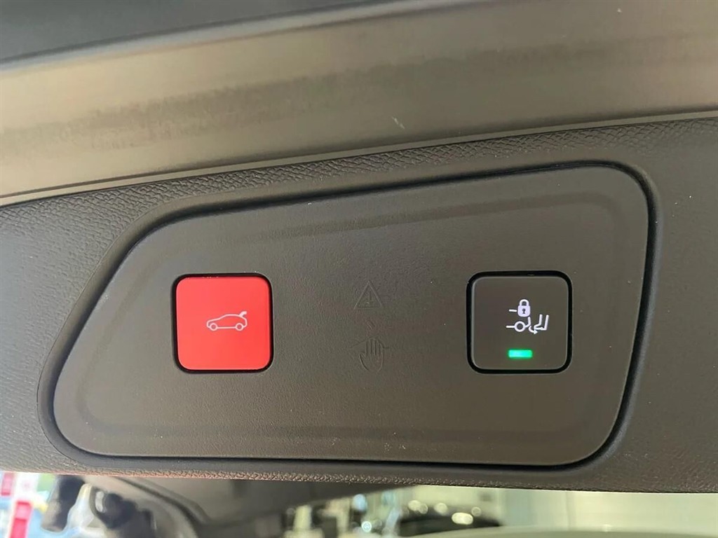 Peugeot 3008 1,6 PureTech Plugin-hybrid Selection Sport EAT8 225HK 5d 8g Aut. - Image 9