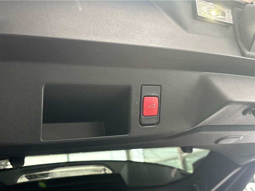 Citroën e-C5 Aircross EL VTR Sport 210HK 5d Aut. - Image 20