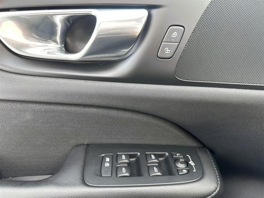 Volvo V60 2,0 T6 Recharge Plugin-hybrid Inscription Expression 340HK Stc 8g Aut. - Image 7