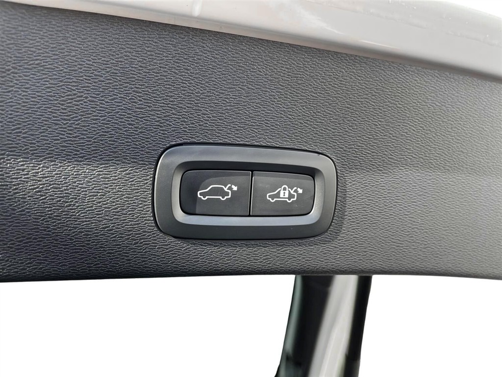 Volvo C40 P6 Recharge Ultimate 231HK 4d Aut. - Image 19