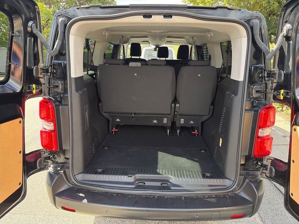 Toyota Proace Verso Electric Long EL Shuttle m/Dobbelt bagdør,Dobb.skydedør 136HK Aut. - Image 10