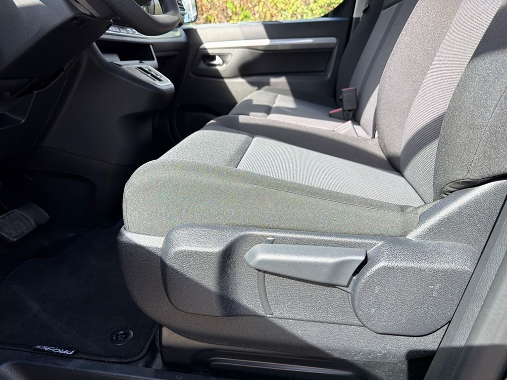 Toyota Proace Verso Electric Long EL Shuttle m/Dobbelt bagdør,Dobb.skydedør 136HK Aut. - Image 18