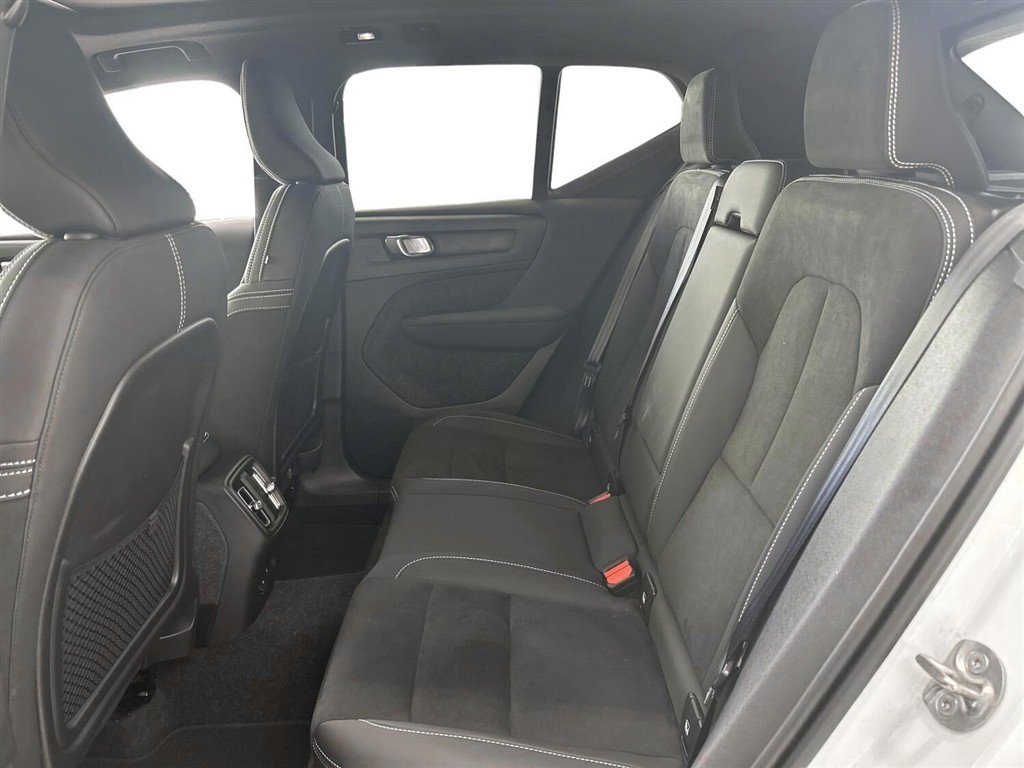 Volvo XC40 P8 Recharge Twin Ultimate AWD 408HK 5d Aut. - Image 8