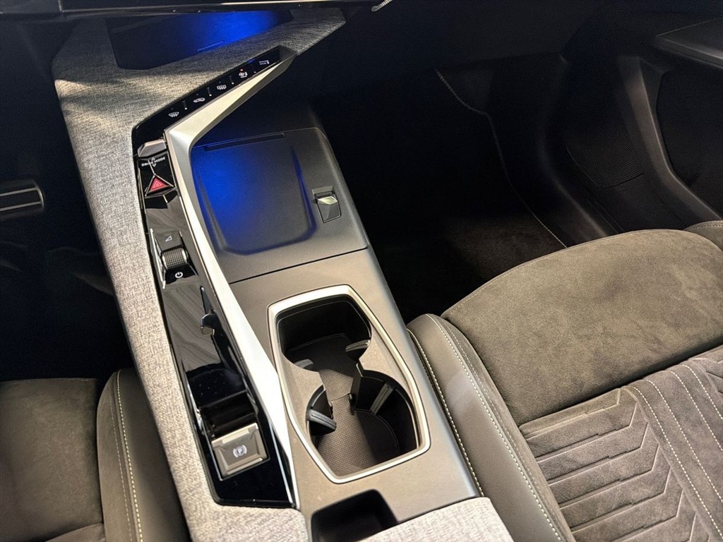 Peugeot e-5008 EL GT Pack 210HK 5d Aut. - Image 11