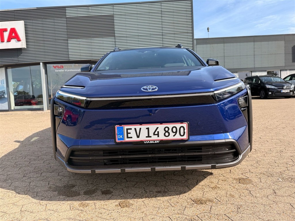 Toyota bZ4X Touring 280 kW (380 hk) aut. gear AWD Active Tech - Image 2