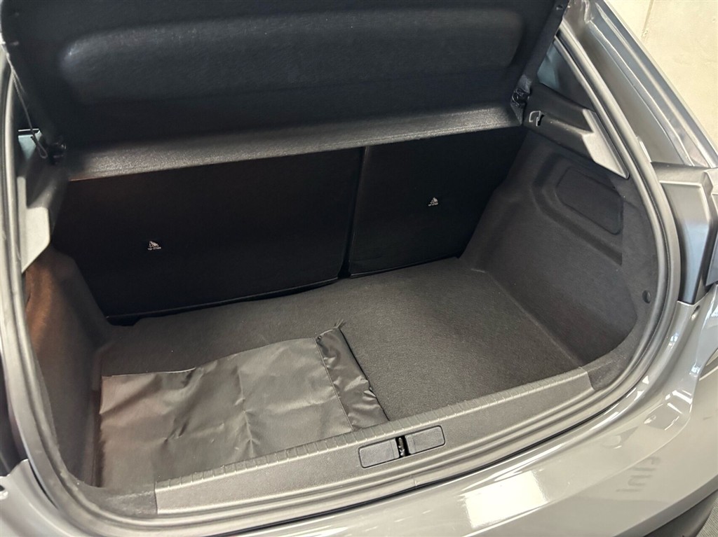 Peugeot e-208 EL Allure 156HK 5d Aut. - Image 6