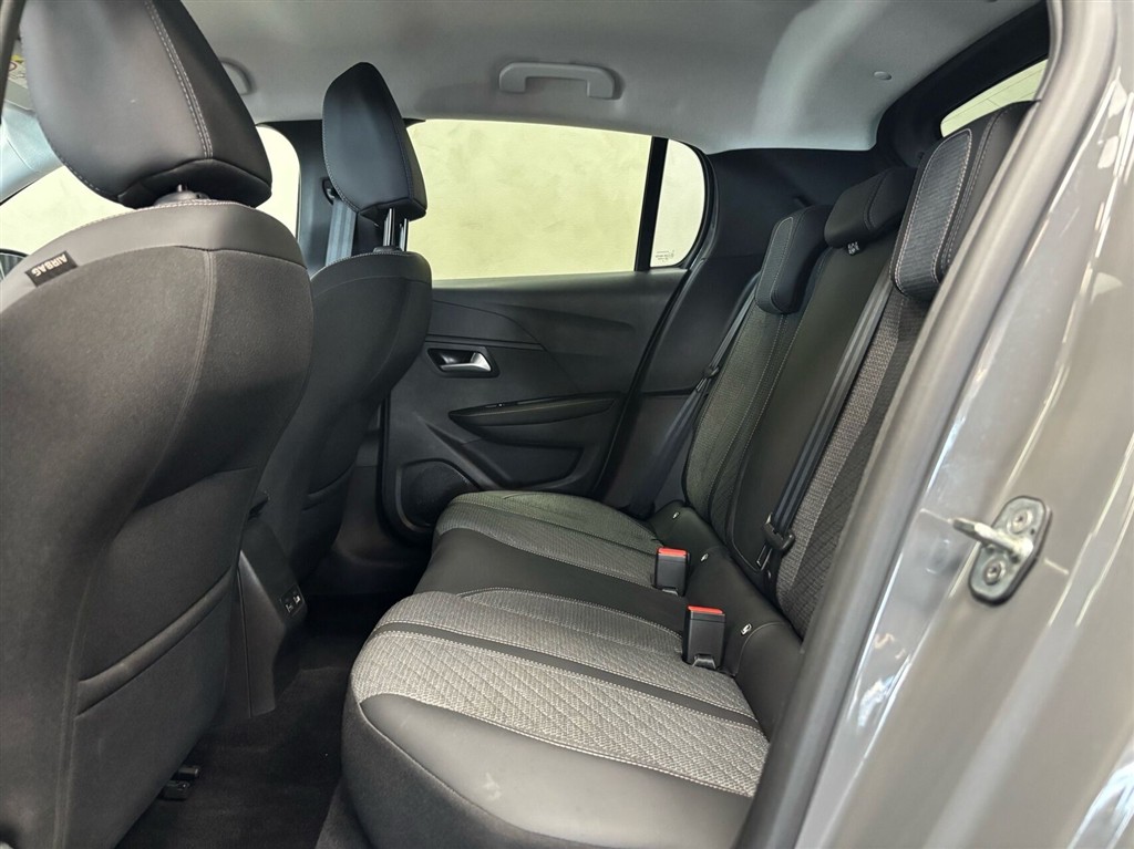 Peugeot e-208 EL Allure 156HK 5d Aut. - Image 8