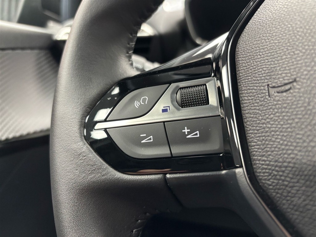 Peugeot e-208 EL Allure 156HK 5d Aut. - Image 11