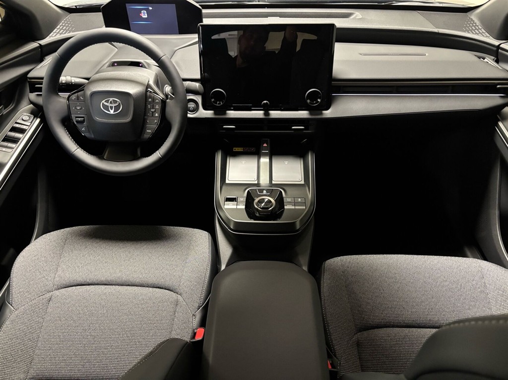 Toyota bZ4X EL Active Tech 224HK 5d Aut. - Image 7
