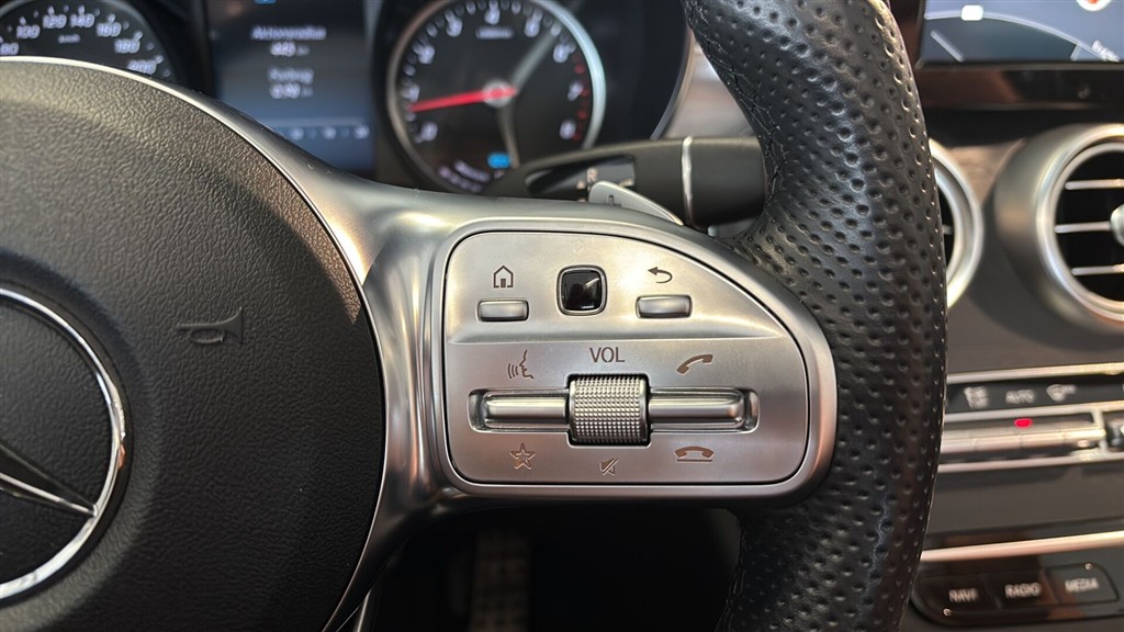 Mercedes C200 Cab - Image 19