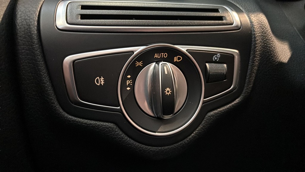Mercedes C200 Cab - Image 21