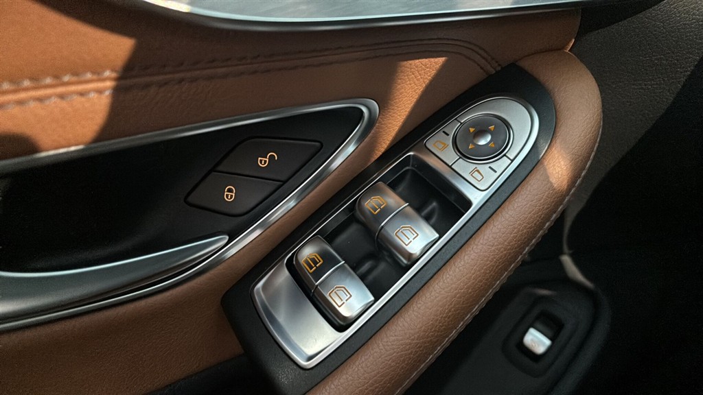 Mercedes C200 Cab - Image 22