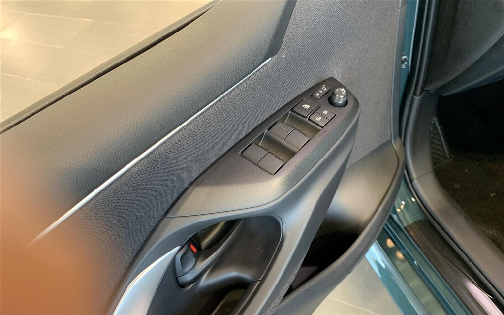 Mazda 2 1,5 VVT-I Hybrid Prime-Line CVT 116HK 5d Trinl. Gear - Image 15
