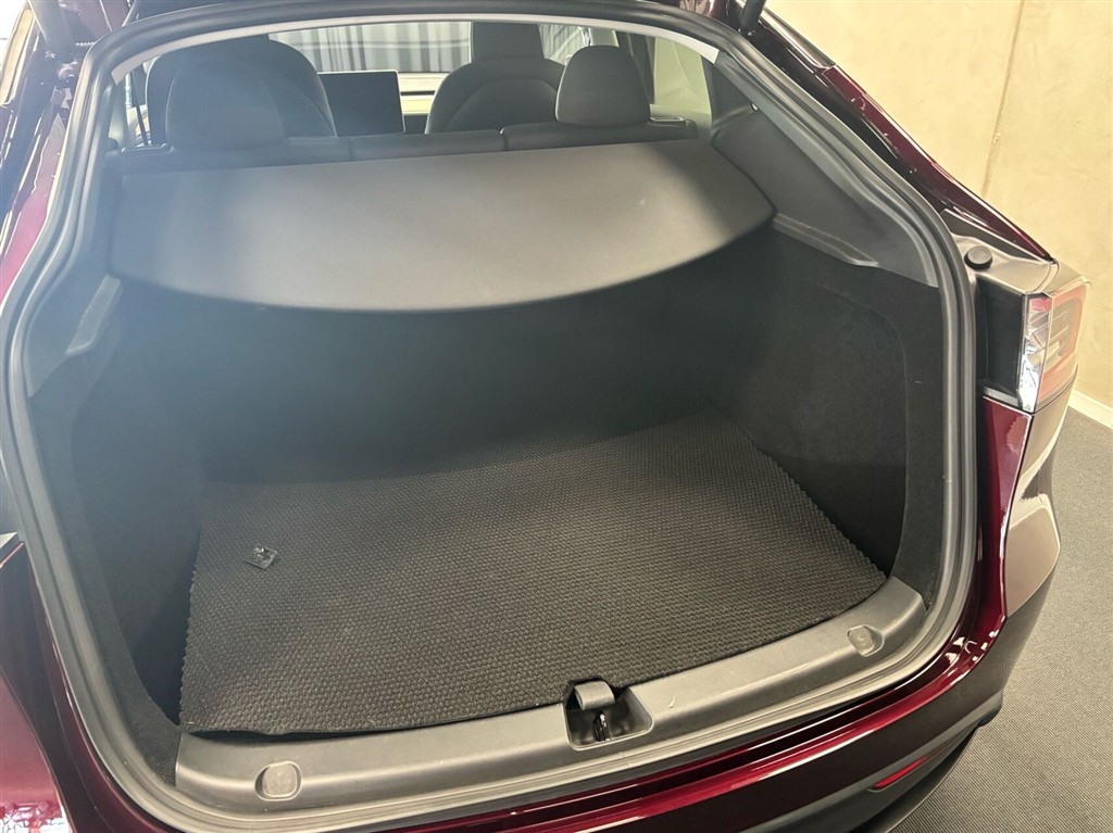 Tesla Model Y EL Long Range AWD 514HK 5d Aut. - Image 6