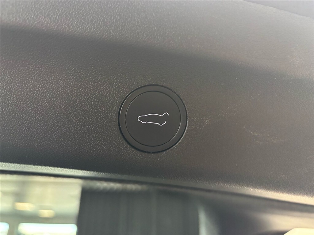 Tesla Model Y EL Long Range AWD 514HK 5d Aut. - Image 8