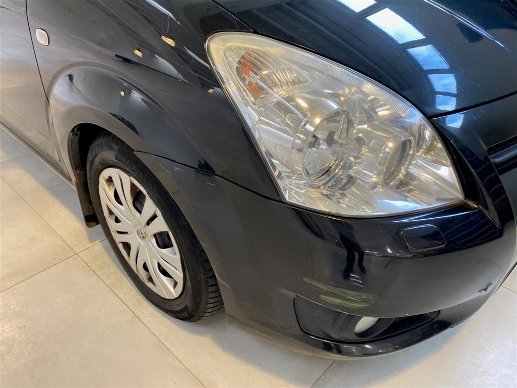 Toyota Corolla Verso 2,2 D-4D DPF 136HK Van - Image 10