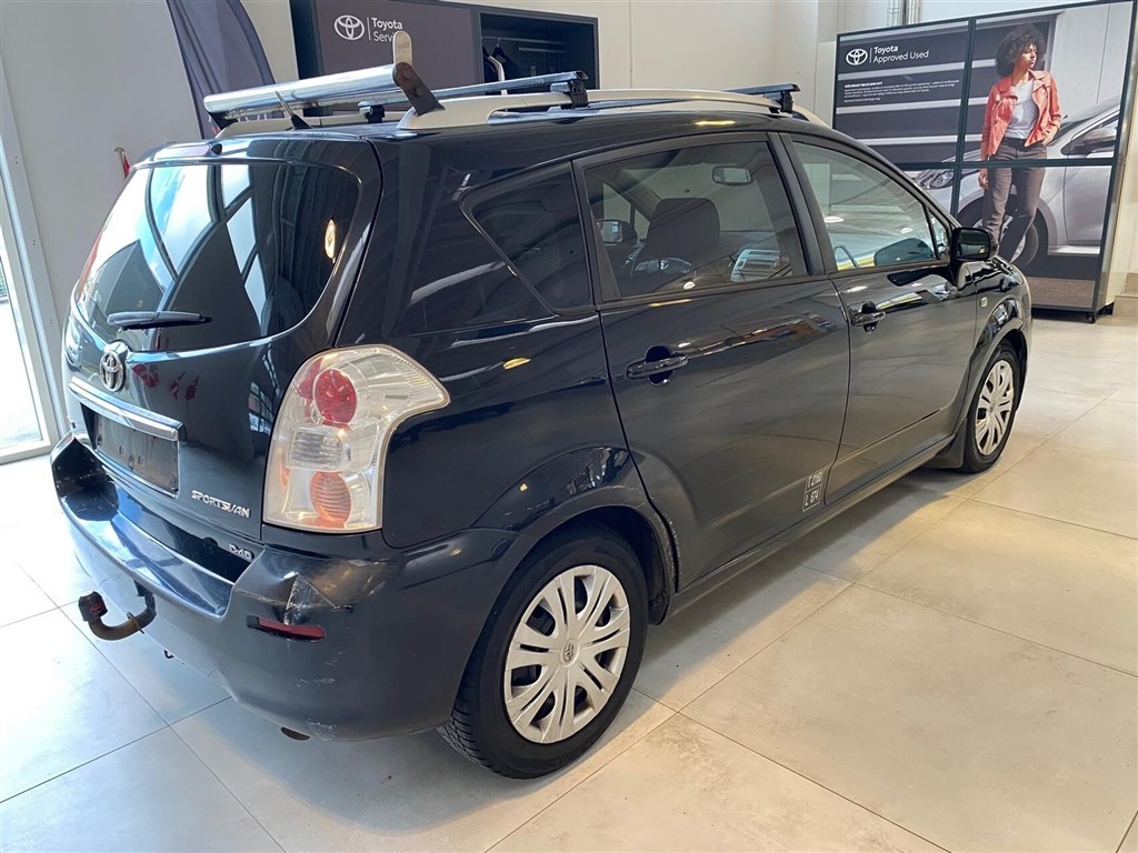 Toyota Corolla Verso 2,2 D-4D DPF 136HK Van - Image 2